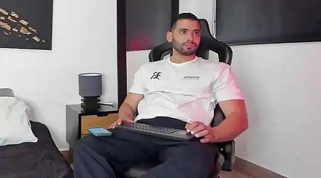 Snapshot of Dereck_vega chatting on December 7, 2024, 9:22 pm Dereck vega online show from December 7, 2024, 9:22 pm