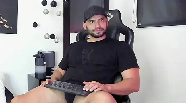 Snapshot of Dereck_vega chatting on December 12, 2024, 9:37 pm Dereck vega online show from December 12, 2024, 9:37 pm