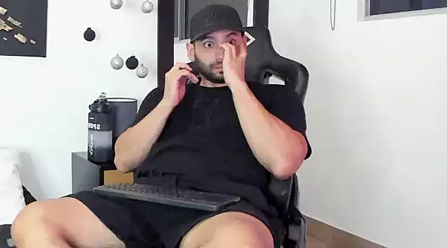 Snapshot of Dereck_vega chatting on December 13, 2024, 1:04 am Dereck vega online show from December 13, 2024, 1:04 am