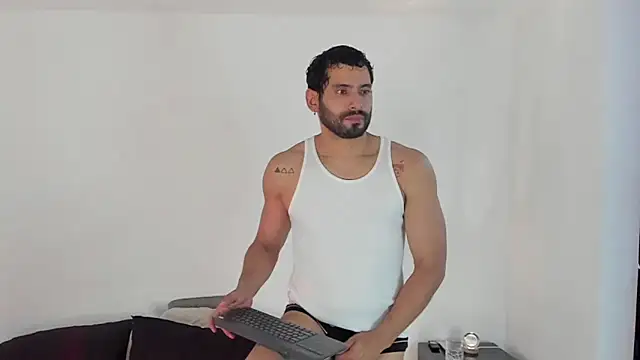 Snapshot of Dereck_vega chatting on September 9, 2025, 8:52 pm Dereck vega online show from September 9, 2025, 8:52 pm