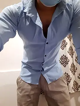 Snapshot of Guyinshortss chatting on September 20, 2025, 8:32 pm Guyinshortss online show from September 20, 2025, 8:32 pm