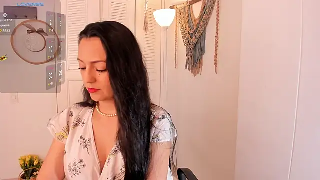 anaruiz  online show from December 15, 2024, 6:48 pm