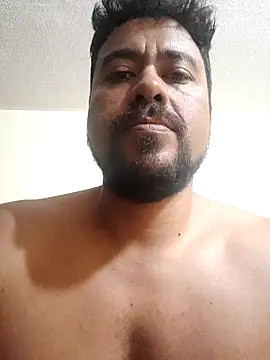 Snapshot of LatinMar chatting on January 3, 2025, 10:51 pm LatinMar online show from January 3, 2025, 10:51 pm