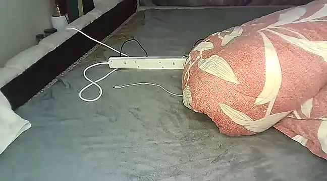 Snapshot of pretty_bums chatting on December 9, 2024, 3:40 am pretty bums online show from December 9, 2024, 3:40 am