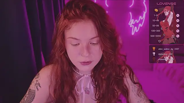 Snapshot of Elsie_Ginger chatting on December 2, 2024, 10:34 pm Elsie Ginger online show from December 2, 2024, 10:34 pm