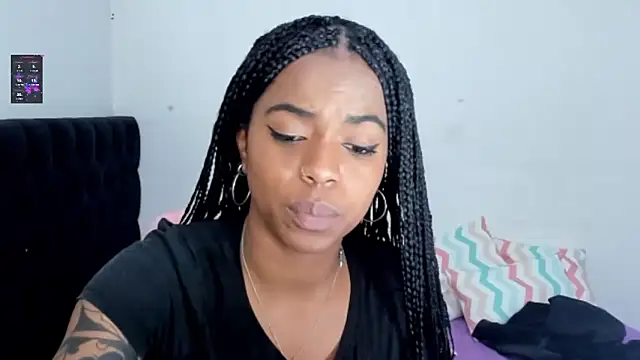 Snapshot of Marce_22 chatting on February 25, 2025, 4:14 am Marce 22 online show from February 25, 2025, 4:14 am