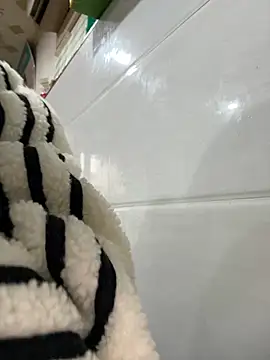 Snapshot of Asia-Melody chatting on February 21, 2025, 12:27 am Asia-Melody online show from February 21, 2025, 12:27 am