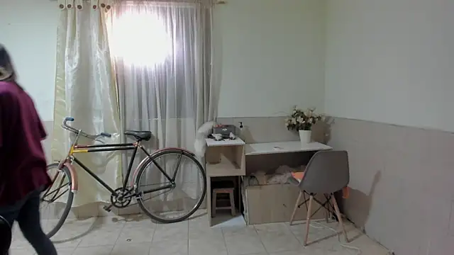 Snapshot of linnie_ chatting on October 29, 2025, 4:31 pm linnie  online show from October 29, 2025, 4:31 pm