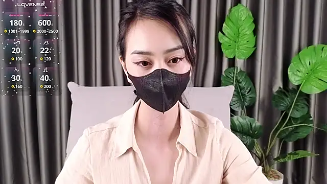 Snapshot of -----Sue----- chatting on February 23, 2025, 3:40 pm -----Sue----- online show from February 23, 2025, 3:40 pm