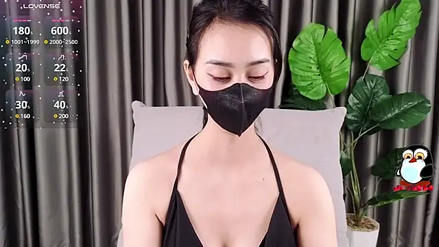 Snapshot of -----Sue----- chatting on February 24, 2025, 4:05 am -----Sue----- online show from February 24, 2025, 4:05 am