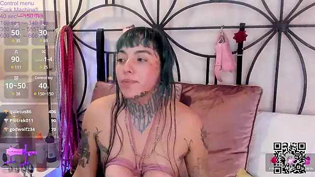 Snapshot of luxifer_666_ chatting on January 9, 2025, 2:01 am luxifer 666  online show from January 9, 2025, 2:01 am