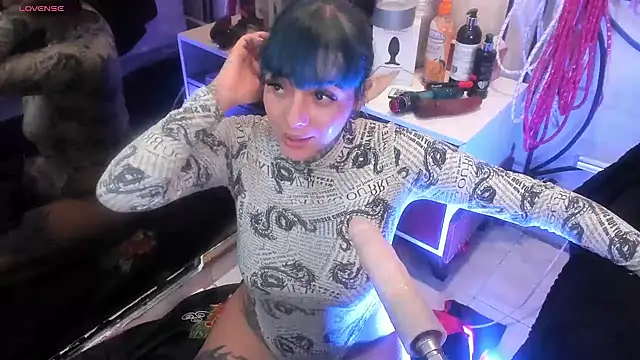 Snapshot of luxifer_666_ chatting on February 10, 2025, 10:51 pm luxifer 666  online show from February 10, 2025, 10:51 pm