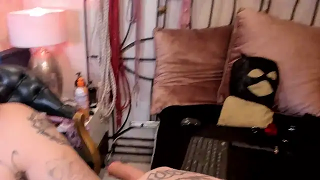 Snapshot of luxifer_666_ chatting on March 20, 2025, 11:02 pm luxifer 666  online show from March 20, 2025, 11:02 pm