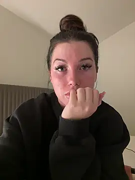 Snapshot of summermc_xx chatting on November 12, 2025, 1:06 am summermc xx online show from November 12, 2025, 1:06 am