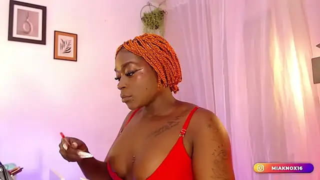 Snapshot of MiaKnox chatting on December 26, 2024, 10:37 am MiaKnox online show from December 26, 2024, 10:37 am