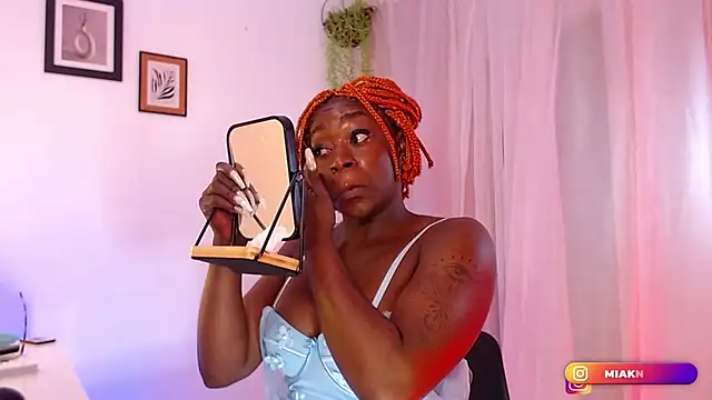 Snapshot of MiaKnox chatting on December 26, 2024, 11:03 pm MiaKnox online show from December 26, 2024, 11:03 pm