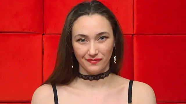 Snapshot of AliceMunro chatting on February 13, 2025, 5:05 am AliceMunro online show from February 13, 2025, 5:05 am