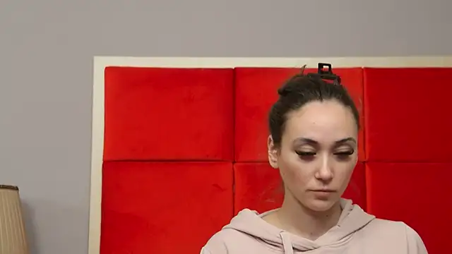 Snapshot of AliceMunro chatting on March 13, 2025, 10:32 pm AliceMunro online show from March 13, 2025, 10:32 pm