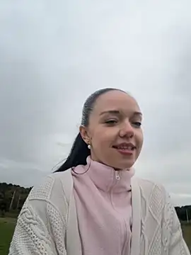 Snapshot of Vanesskaa chatting on October 10, 2025, 4:28 pm Vanesskaa online show from October 10, 2025, 4:28 pm