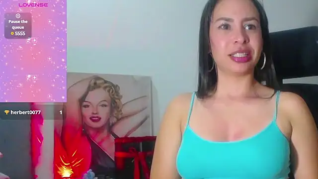 Snapshot of Shantalhotx69 chatting on January 11, 2025, 12:01 am Shantalhotx69 online show from January 11, 2025, 12:01 am