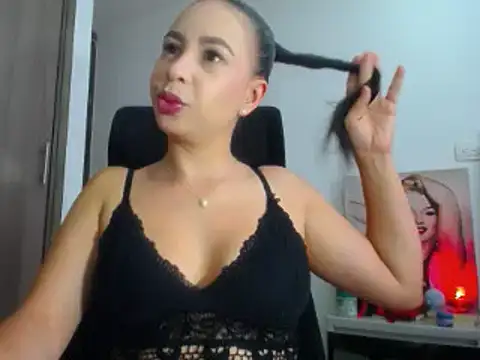 Snapshot of Shantalhotx69 chatting on February 12, 2025, 12:01 pm Shantalhotx69 online show from February 12, 2025, 12:01 pm