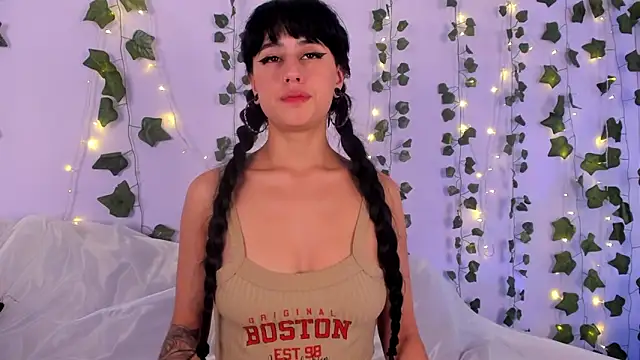 Snapshot of Natasha_Nasty2 chatting on December 31, 2024, 3:42 pm Natasha Nasty2 online show from December 31, 2024, 3:42 pm