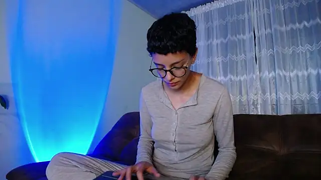 Snapshot of peyton_golden1 chatting on March 19, 2025, 7:29 am peyton golden1 online show from March 19, 2025, 7:29 am