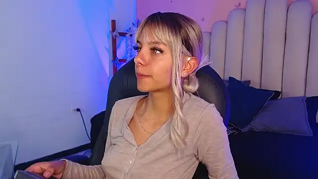 Snapshot of peyton_golden1 chatting on October 5, 2025, 3:38 am peyton golden1 online show from October 5, 2025, 3:38 am