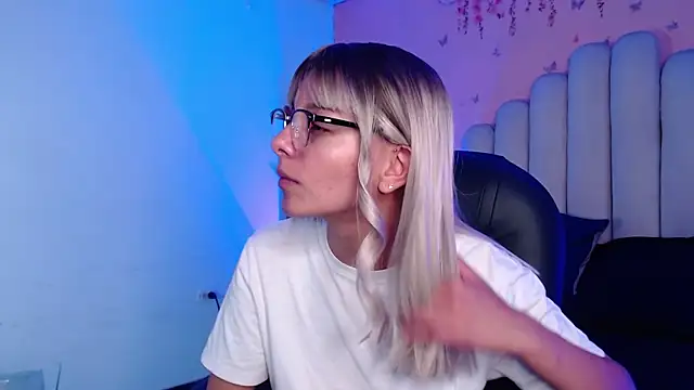 Snapshot of peyton_golden1 chatting on October 17, 2025, 3:20 am peyton golden1 online show from October 17, 2025, 3:20 am