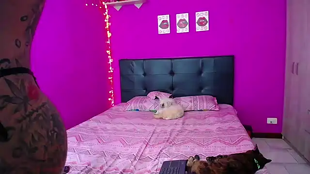 Snapshot of Zaratattoox chatting on December 20, 2024, 2:08 am Zaratattoox online show from December 20, 2024, 2:08 am