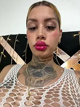 Snapshot of Zaratattoox chatting on October 7, 2025, 6:43 am Zaratattoox online show from October 7, 2025, 6:43 am