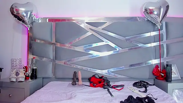 Snapshot of DashaFoxxx chatting on February 19, 2025, 12:33 pm DashaFoxxx online show from February 19, 2025, 12:33 pm