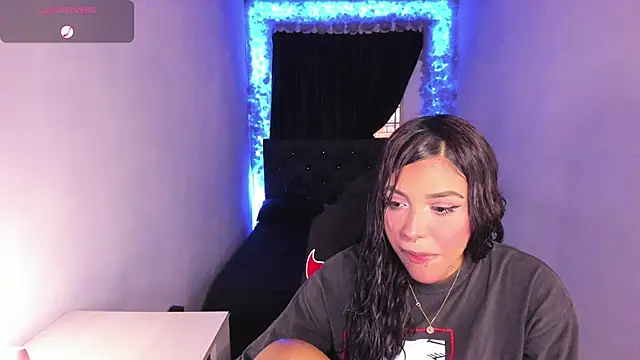 Snapshot of Mariana_Hasper_ chatting on February 8, 2025, 10:08 pm Mariana Hasper online show from February 8, 2025, 10:08 pm