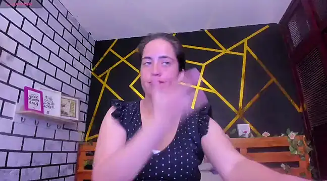 Snapshot of kathina_giraldo chatting on December 12, 2024, 1:39 pm kathina giraldo online show from December 12, 2024, 1:39 pm