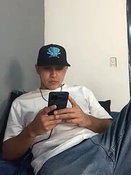 Snapshot of Slow_Kmazutra chatting on February 24, 2025, 8:47 pm Slow Kmazutra online show from February 24, 2025, 8:47 pm