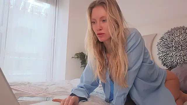 Snapshot of my_lina chatting on March 4, 2025, 6:15 am my lina online show from March 4, 2025, 6:15 am