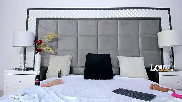 Snapshot of OliviaBurning chatting on February 2, 2025, 12:09 am OliviaBurning online show from February 2, 2025, 12:09 am