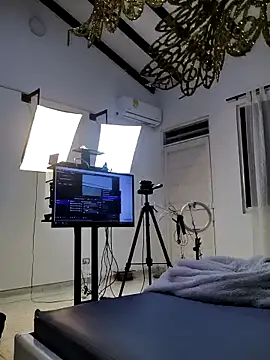 Snapshot of OliviaBurning chatting on September 13, 2025, 11:32 am OliviaBurning online show from September 13, 2025, 11:32 am