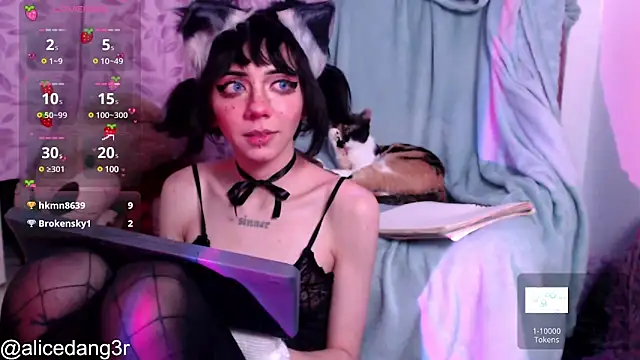 Snapshot of Alicedangerrr chatting on February 13, 2025, 7:24 am Alicedangerrr online show from February 13, 2025, 7:24 am