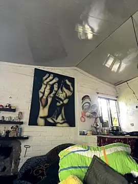 Snapshot of FlpGmz chatting on November 1, 2025, 6:32 pm FlpGmz online show from November 1, 2025, 6:32 pm