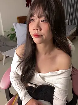 Snapshot of -rosiie- chatting on January 20, 2025, 6:32 pm -rosiie- online show from January 20, 2025, 6:32 pm