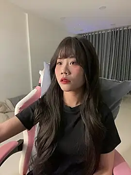 Snapshot of -rosiie- chatting on February 13, 2025, 2:20 pm -rosiie- online show from February 13, 2025, 2:20 pm