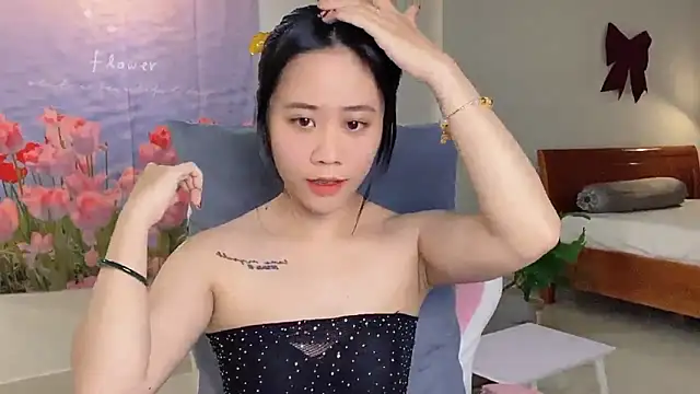 Snapshot of -rosiie- chatting on March 12, 2025, 3:13 am -rosiie- online show from March 12, 2025, 3:13 am