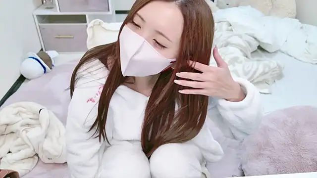 Snapshot of -SHINON- chatting on December 13, 2024, 12:50 pm -SHINON- online show from December 13, 2024, 12:50 pm