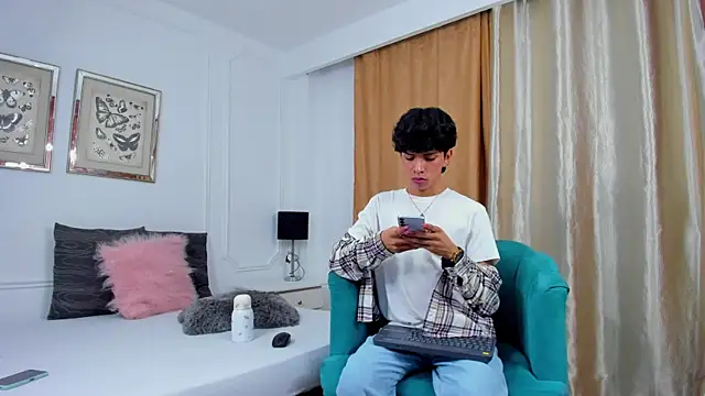 Snapshot of Santy_carrington chatting on February 13, 2025, 7:52 pm Santy carrington online show from February 13, 2025, 7:52 pm