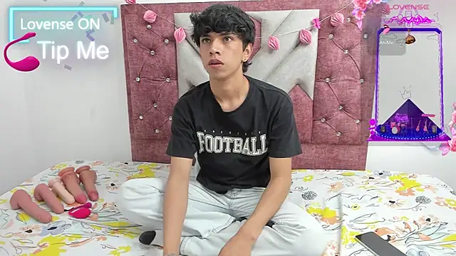 Snapshot of Santy_carrington chatting on March 4, 2025, 9:11 pm Santy carrington online show from March 4, 2025, 9:11 pm