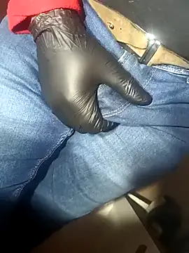 Snapshot of franko1987 chatting on February 19, 2025, 12:00 pm franko1987 online show from February 19, 2025, 12:00 pm