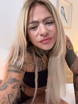 Snapshot of Divina_X_ chatting on October 19, 2025, 5:24 pm Divina X online show from October 19, 2025, 5:24 pm