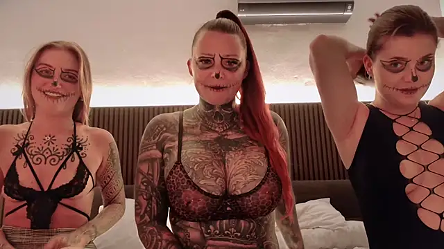 Snapshot of Inked_lorena chatting on October 31, 2025, 7:37 pm Inked lorena online show from October 31, 2025, 7:37 pm