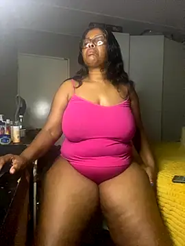Snapshot of Nomthie chatting on October 7, 2025, 11:02 pm Nomthie online show from October 7, 2025, 11:02 pm